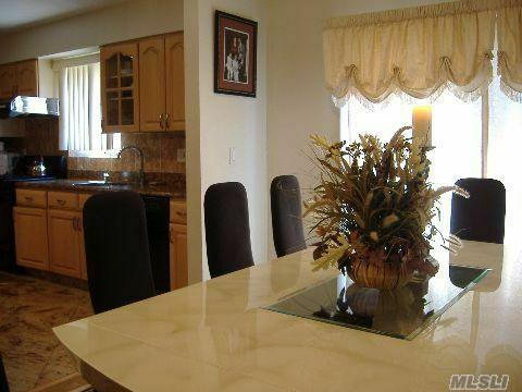 693 Daphne Ct, Forest Park, OH 45240 photo 1