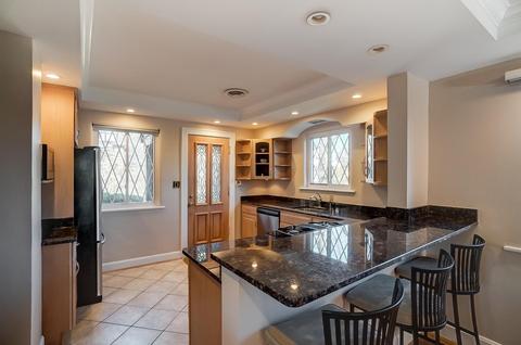 3905 Ledgewood Dr, Cincinnati, OH 45229 photo 12