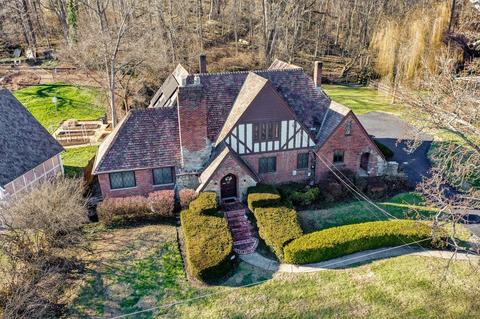 3905 Ledgewood Dr, Cincinnati, OH 45229 photo 1