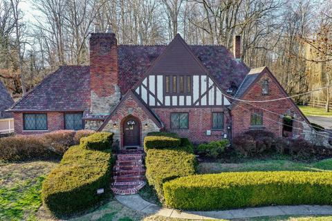 3905 Ledgewood Dr, Cincinnati, OH 45229 photo 2