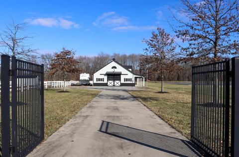 8368 Morgans Run Dr, Harlan Twp, OH 45152 photo 3