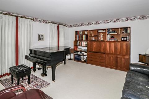 817 Indian Trace Ct, Cincinnati, OH 45255 photo 3