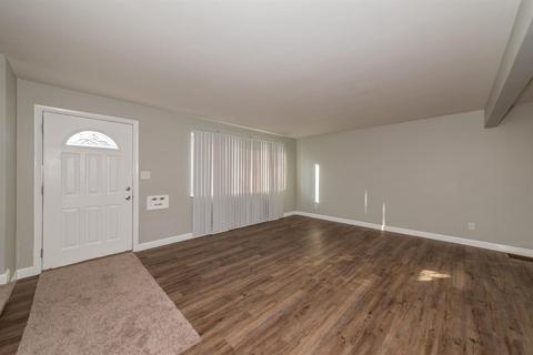 8958 Daly Rd, Cincinnati, OH 45231 photo 3