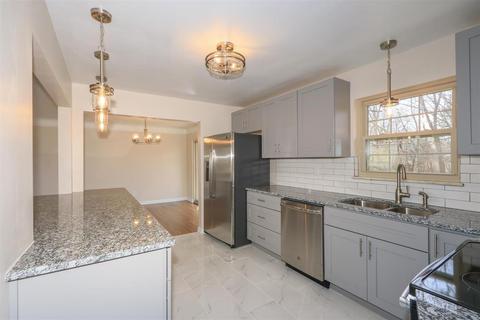 1018 Newcastle Dr, Cincinnati, OH 45231 photo 16