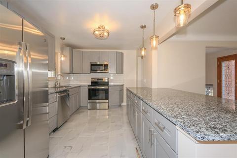 1018 Newcastle Dr, Cincinnati, OH 45231 photo 17