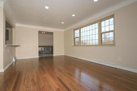 1018 Newcastle Dr, Cincinnati, OH 45231 photo 6