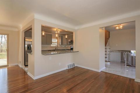 1018 Newcastle Dr, Cincinnati, OH 45231 photo 7