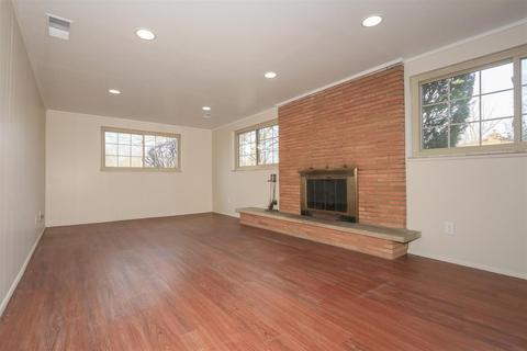 1018 Newcastle Dr, Cincinnati, OH 45231 photo 9