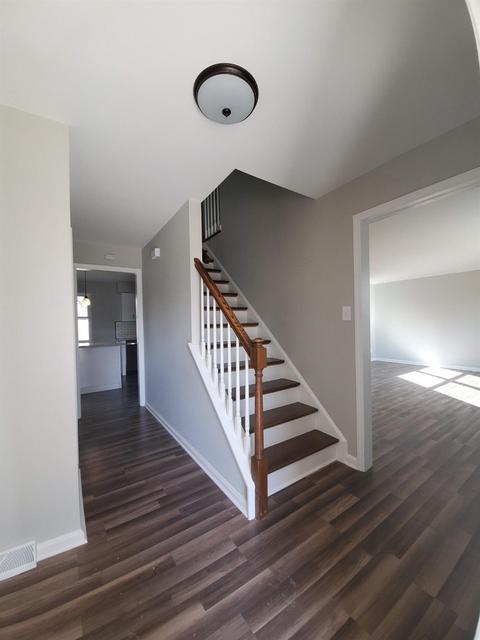 8107 Ashgrove Dr, Cincinnati, OH 45244 photo 2