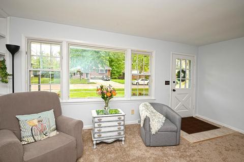 114 Junedale Dr, Greenhills, OH 45218 photo 5