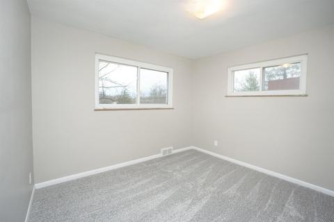 1042 Hollytree Dr, Cincinnati, OH 45231 photo 7