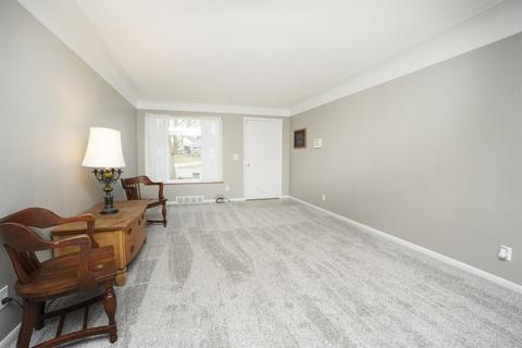 1042 Hollytree Dr, Cincinnati, OH 45231 photo 4