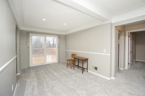 1042 Hollytree Dr, Cincinnati, OH 45231 photo 5