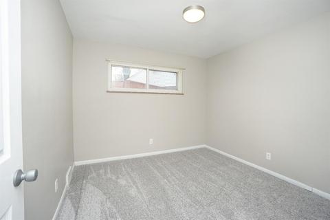 1042 Hollytree Dr, Cincinnati, OH 45231 photo 9