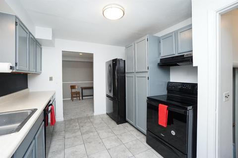 1042 Hollytree Dr, Cincinnati, OH 45231 photo 3