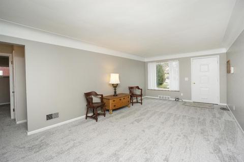 1042 Hollytree Dr, Cincinnati, OH 45231 photo 6