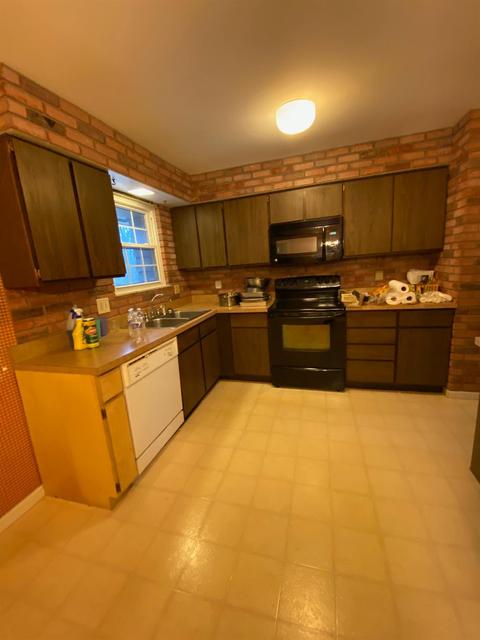 1090 Meadowind Ct, Cincinnati, OH 45231 photo 6
