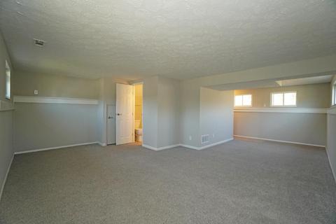 945 Beechmeadow Ln, Cincinnati, OH 45238 photo 15
