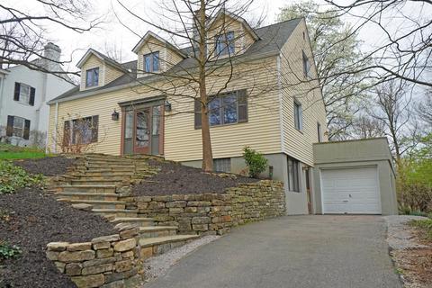 848 Dunore Rd, Cincinnati, OH 45220 photo 2