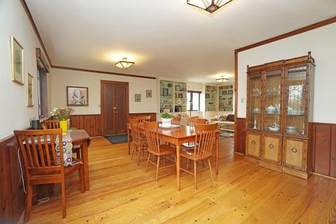 848 Dunore Rd, Cincinnati, OH 45220 photo 9