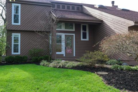 9554 Benchmark Ln, Blue Ash, OH 45242 photo 2