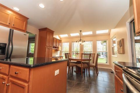 9554 Benchmark Ln, Blue Ash, OH 45242 photo 13