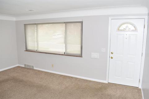 1010 Hempstead Dr, Cincinnati, OH 45231 photo 4