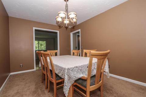 10133 Leacrest Rd, Cincinnati, OH 45215 photo 9
