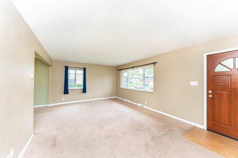 8613 Pringle Dr, Cincinnati, OH 45231 photo 4