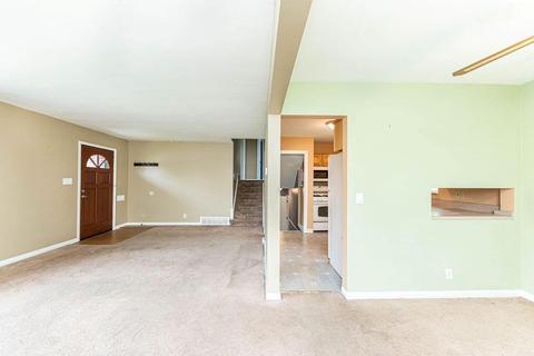 8613 Pringle Dr, Cincinnati, OH 45231 photo 3