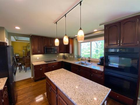 1672 Mccabe Ln, Cincinnati, OH 45255 photo 4