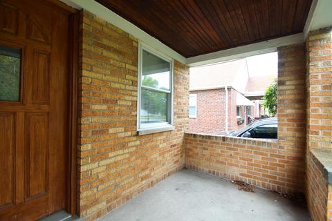 4011 Smith Rd, Cheviot, OH 45211 photo 2