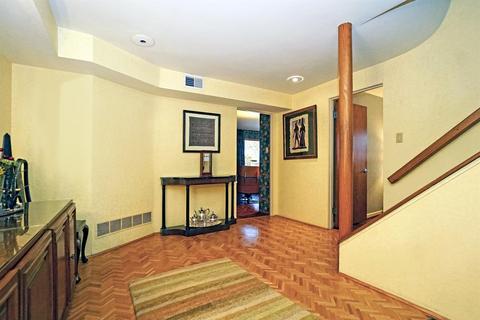 406 Torrence Ct, Cincinnati, OH 45202 photo 5