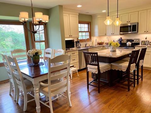 7452 Kingston View Ct, Cincinnati, OH 45255 photo 2