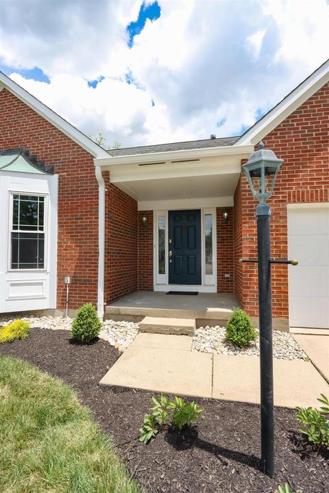 575 Forest Ridge Ct, Cincinnati, OH 45244 photo 3