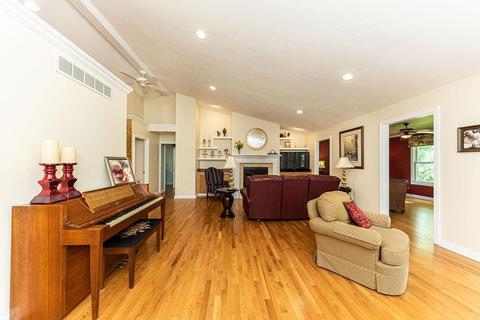 1030 Windsor Ct, Cincinnati, OH 45245 photo 4