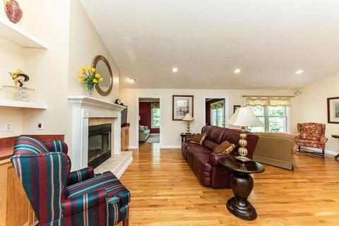 1030 Windsor Ct, Cincinnati, OH 45245 photo 2