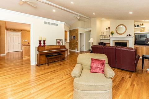 1030 Windsor Ct, Cincinnati, OH 45245 photo 3