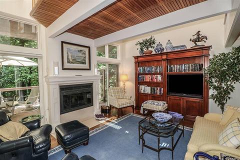 9 Spring Hill Dr, Mariemont, OH 45227 photo 5