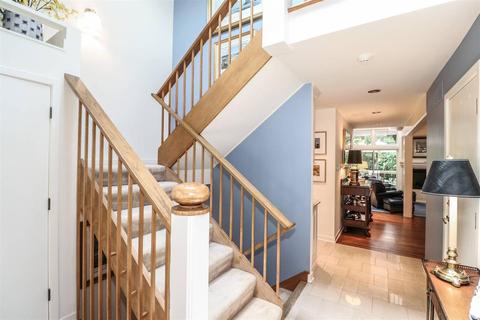 9 Spring Hill Dr, Mariemont, OH 45227 photo 4