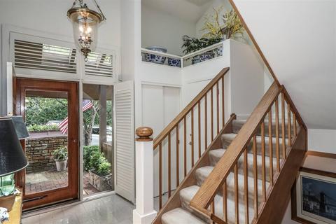 9 Spring Hill Dr, Mariemont, OH 45227 photo 3