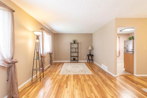 902 Holyoke Dr, Forest Park, OH 45240 photo 4