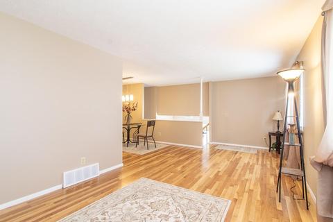 902 Holyoke Dr, Forest Park, OH 45240 photo 5