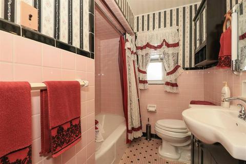 1748 Dalewood Pl, Cincinnati, OH 45240 photo 24