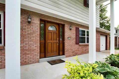 8367 Summitridge Dr, Cincinnati, OH 45255 photo 2