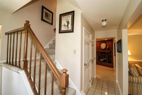 1878 Edgewater Dr, Cincinnati, OH 45240 photo 3