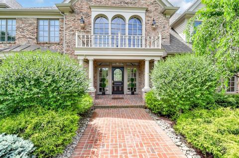 8555 Old Carriage Trl, Cincinnati, OH 45242 photo 2