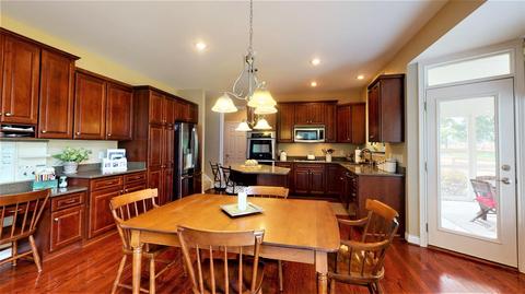2619 Stonehaven Dr, Cincinnati, OH 45245 photo 2