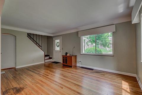 945 Winsray Ct, Cincinnati, OH 45224 photo 2