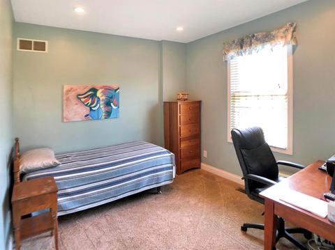 4564 Hampton Pointe Dr, Cincinnati, OH 45248 photo 3